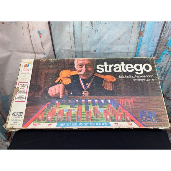 Stratego Board Game Milton Bradley - Picture 1 of 9